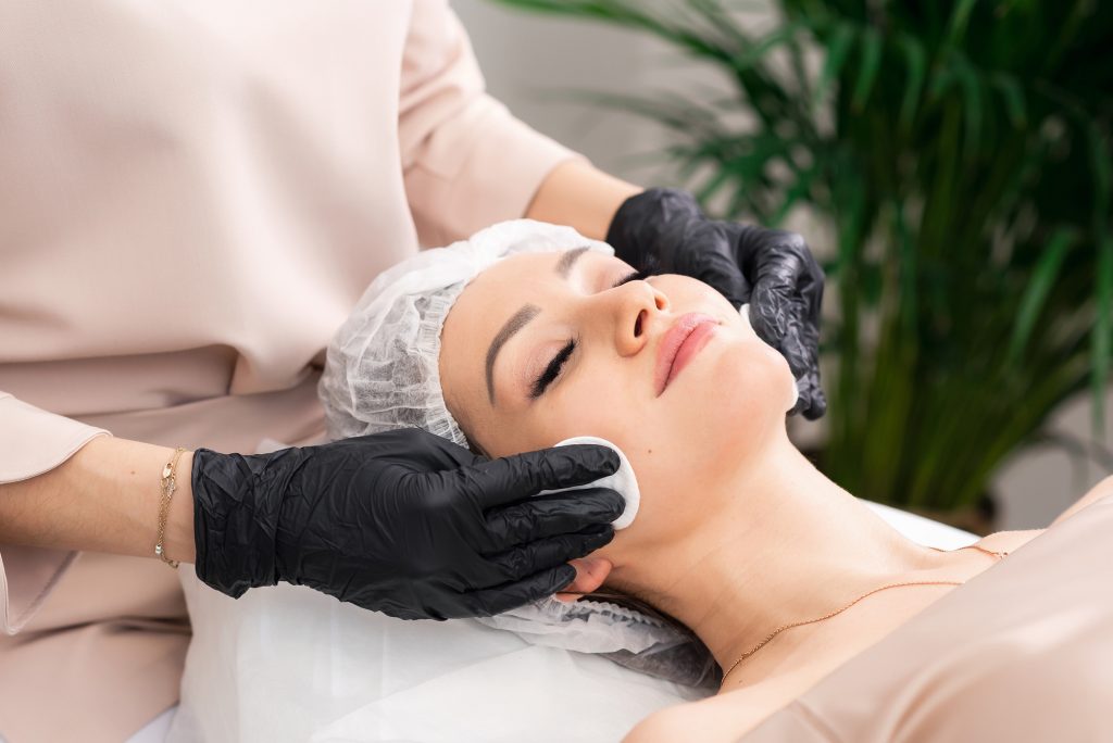 Scopri come l’estetica moderna unisce trattamenti personalizzati, tecnologie non invasive e cura del benessere per valorizzare la pelle in modo naturale e armonioso.