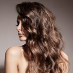 Onde morbide e naturali: il fascino di un look senza tempo